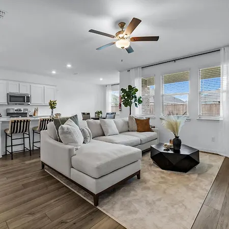 Luxe Living - 3 Bedroom 2 Bath